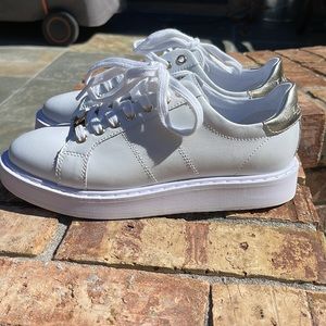 Fantastic new polo tennis shoes/ leisure wear